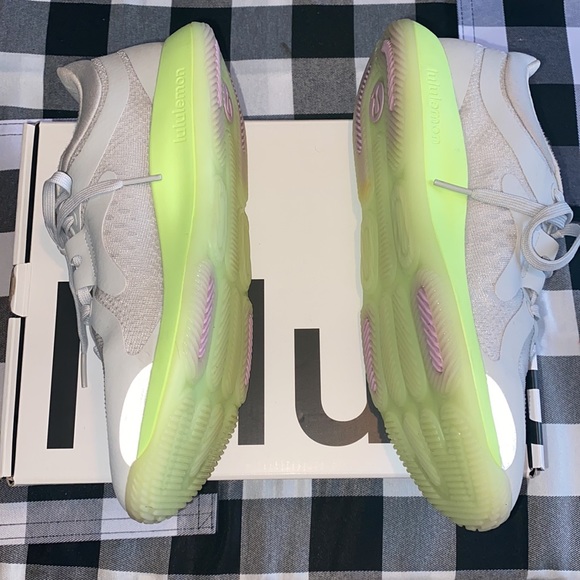 Strongfeel Women's Training Shoe from Lululemon - Picture 2 of 10